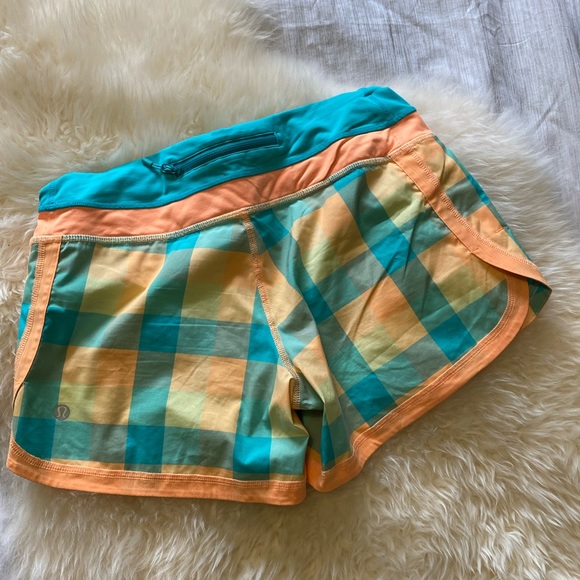 Lululemon Groovy Speed Shorts - Picture 2 of 3